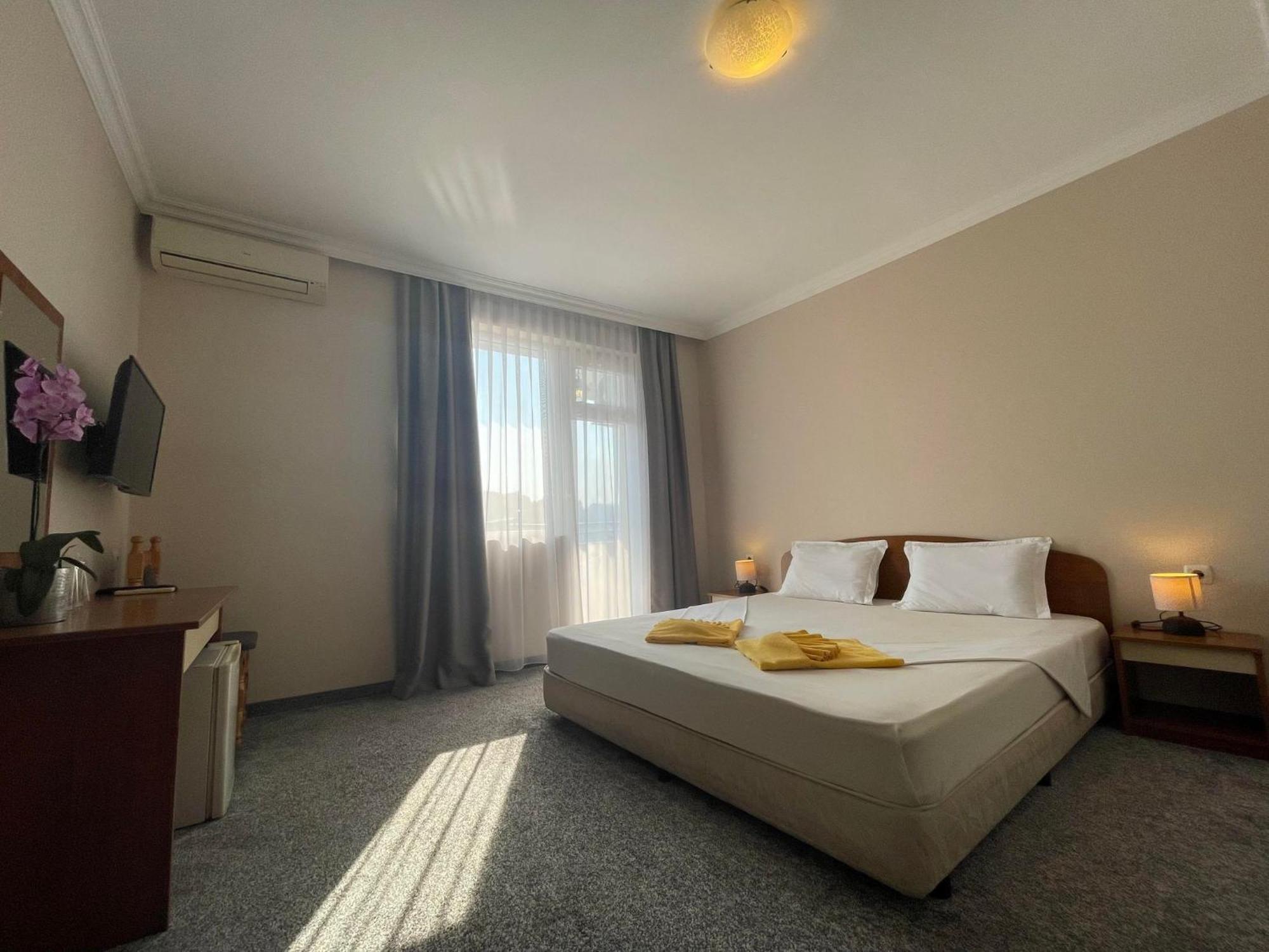 Alatoni Beach Hotel โซโซโปล ภายนอก รูปภาพ